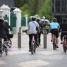 Banyak Pesepeda Keluar Jalur Khusus Sepeda di Sudirman