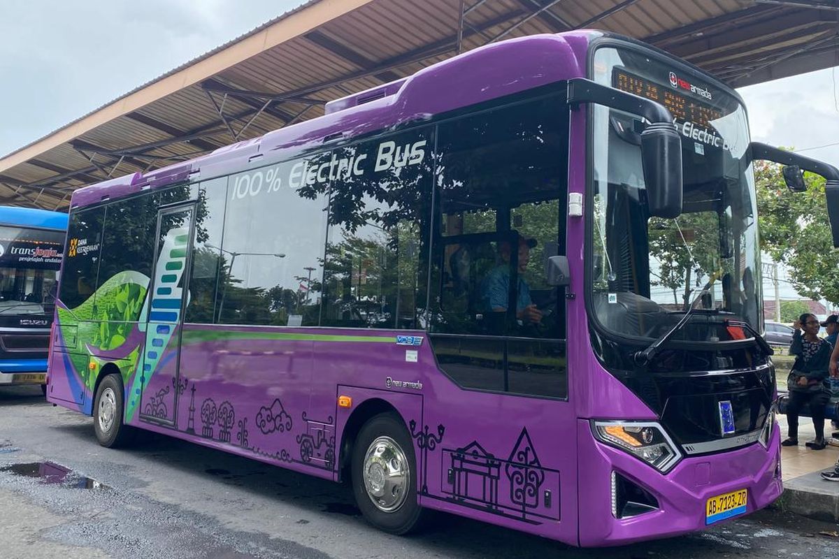Bus listrik Trans Jogja.