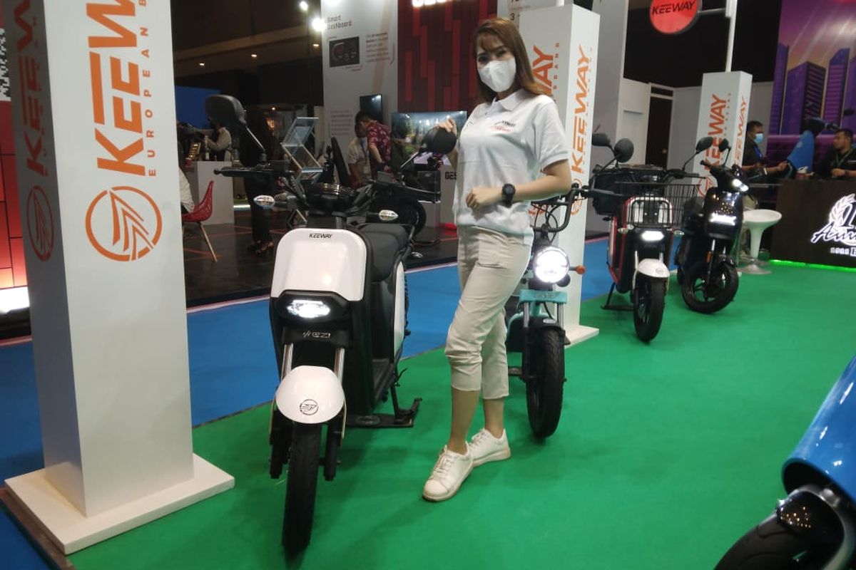 Keeway memperkenalkan dua sepeda motor listrik baru yaitu Keeway Citi Ezi dan Mini Ezi.