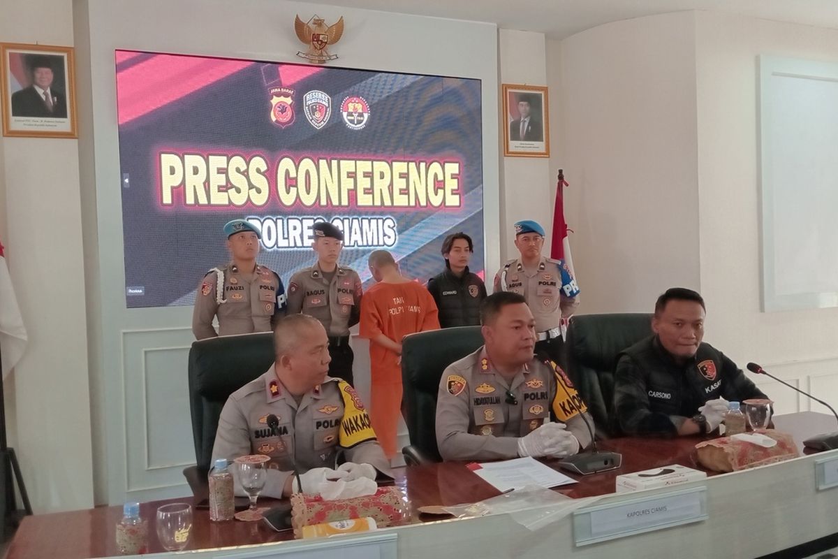 Kapolres Ciamis AKBP Hidayatullah mengekspos kasus pencurian dengan kekerasan di Aula Pesat Gatra, Rabu (23/7/2025).