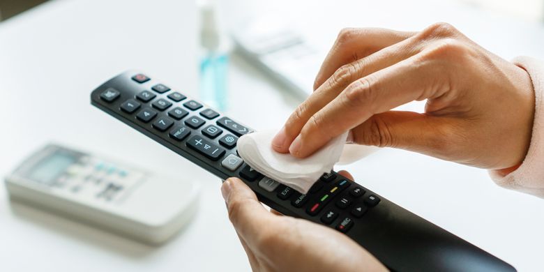 Cegah Kuman dan Bakteri, Begini Cara Membersihkan Remote TV - Vimarsana News