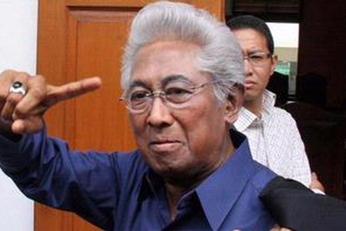 Adnan Buyung Nasution