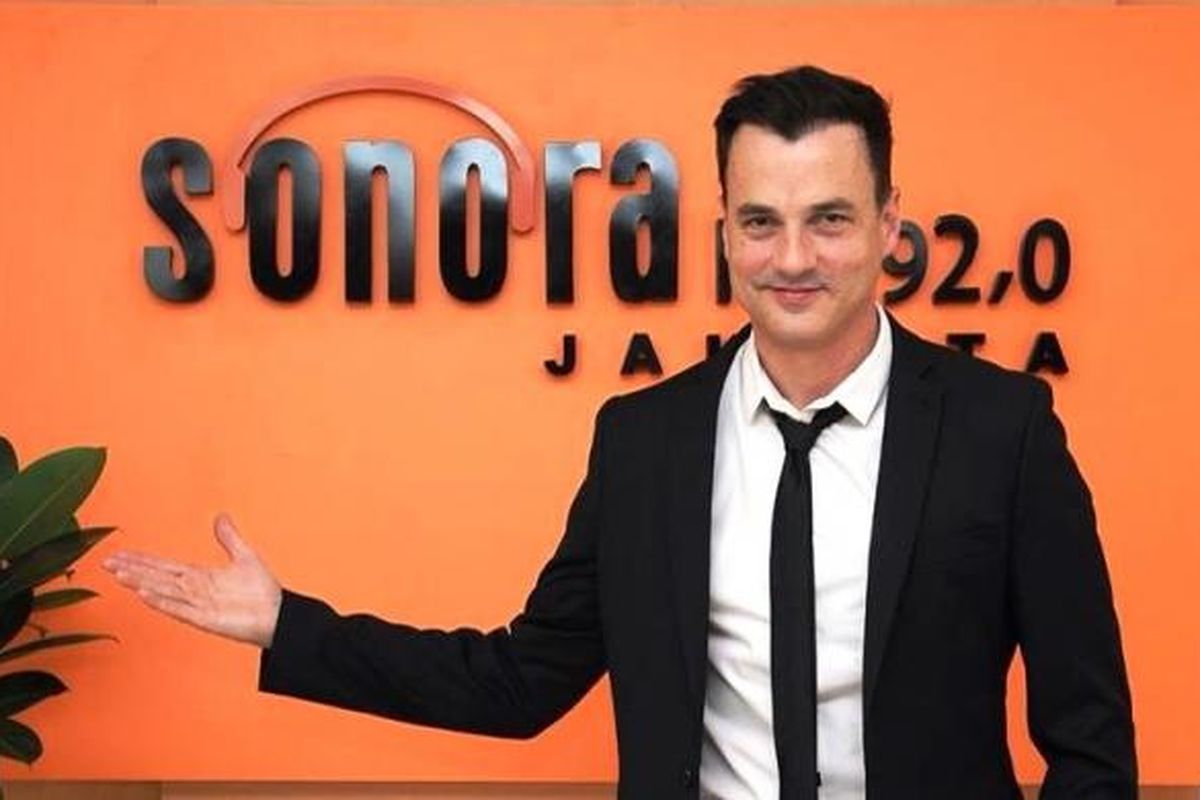 Tommy Page saat berkunjung ke Radio Sonora Jakarta.