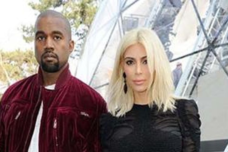 Kanye West (kiri) dan Kim Kardashian