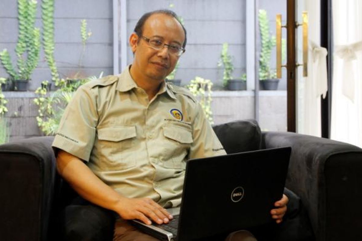 Rovicky Dwi Putrohari (51). Geolog. Ketua Ikatan Ahli Geologi Indonesia. Pencipta blog, Dongeng Geologi. 