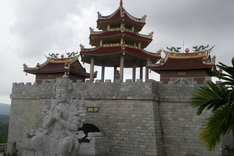 Vihara Ksitigarbha Budhisattva atau yang dikenal dengan nama Vihara Patung Seribu.