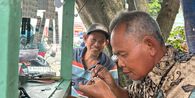 Profesi yang Tergerus Zaman, tapi Belum Punah di Pinggir Jalan Depok