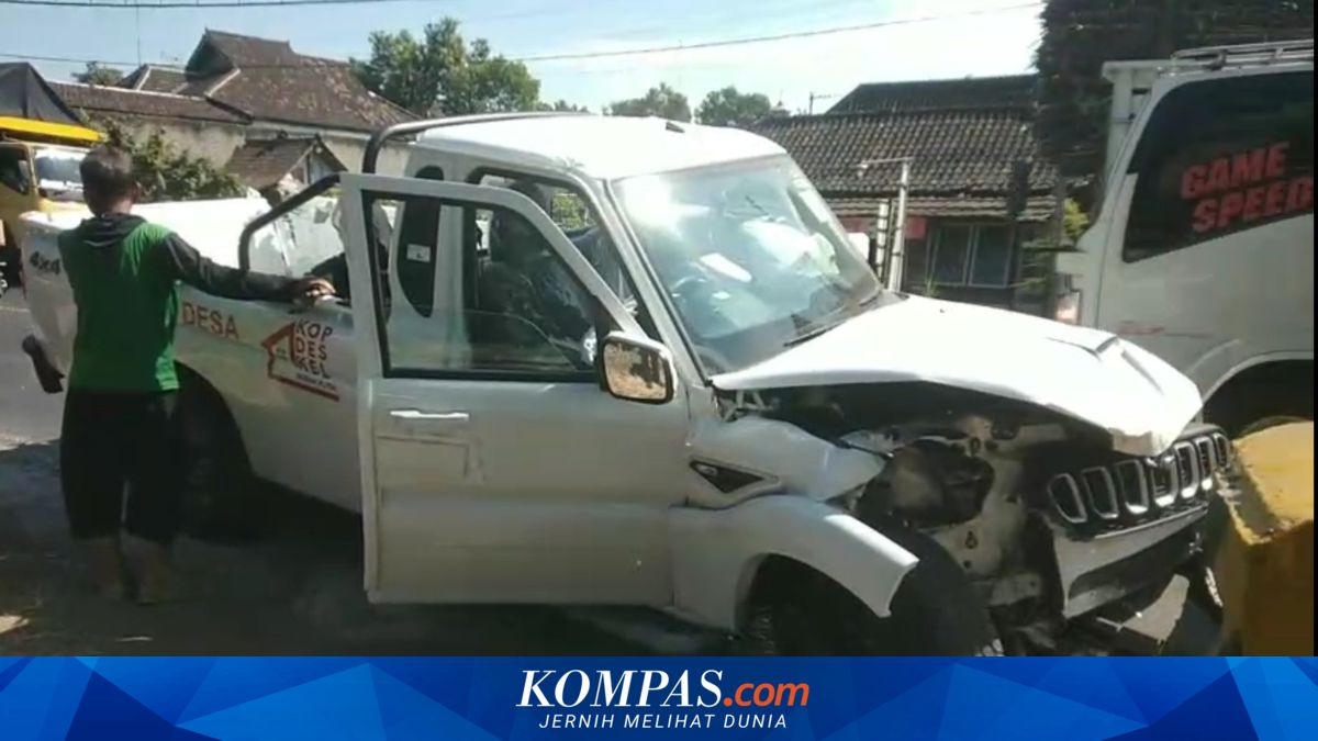 Pikap KDMP Tabrak Beton Pembatas Jembatan di Ngawi, 2 Orang Terluka