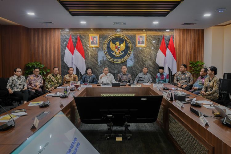 Rakor Kemenko Bidang Pangan bersama sejumlah kementerian membahas Perpres Nomor 110 tentang NEK, Jumat (27/2/2026). Pemerintah menargetkan peraturnan turunan terkait Nilai Ekonomi Karbon (NEK) segera selesai untuk memberikan kepastian pasar karbon. 