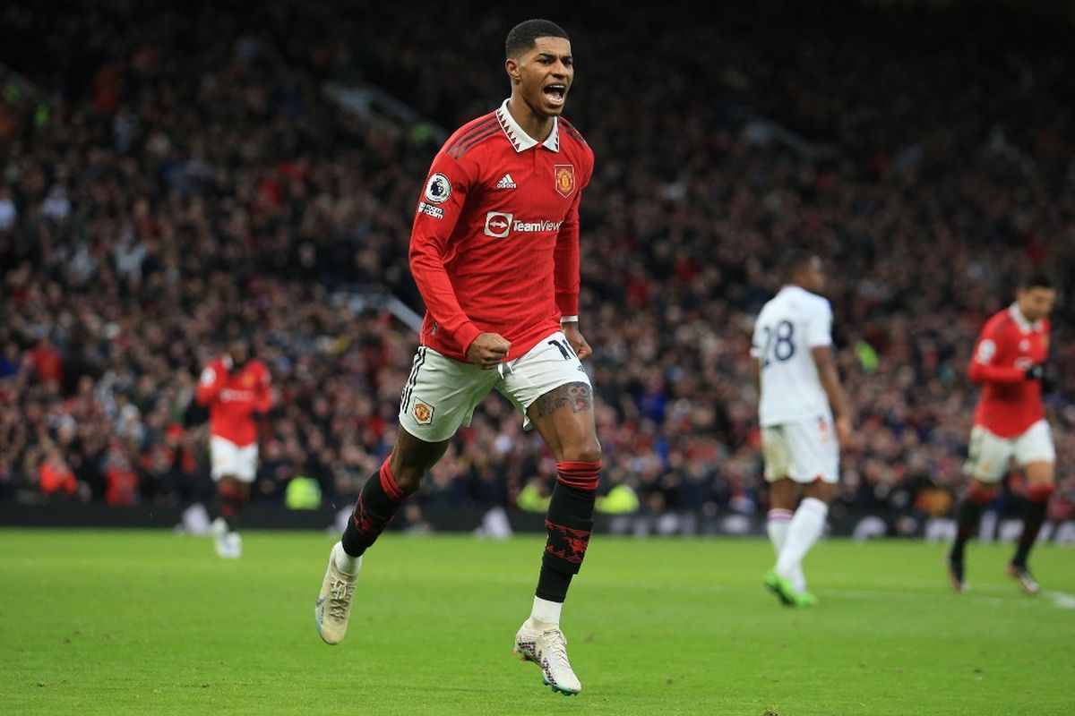 Striker Manchester United Marcus Rashford merayakan golnya ke gawang Leeds United pada laga pekan ke-23 Liga Inggris 2022-2023 di Stadion Elland Road, Minggu (12/2/2023) malam WIB. Marcus Rashford tampil menggila usai Piala Dunia 2022 dengan mencetak 16 gol dari 17 pertandingan. Terkini, Rashford membukukan dua gol ke gawang Leicester City dalam kemenangan 3-0 Man United.