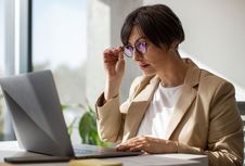 Illustro Avsura Office Plus, Lensa Specialty untuk Kerja Kantoran yang Lebih Nyaman