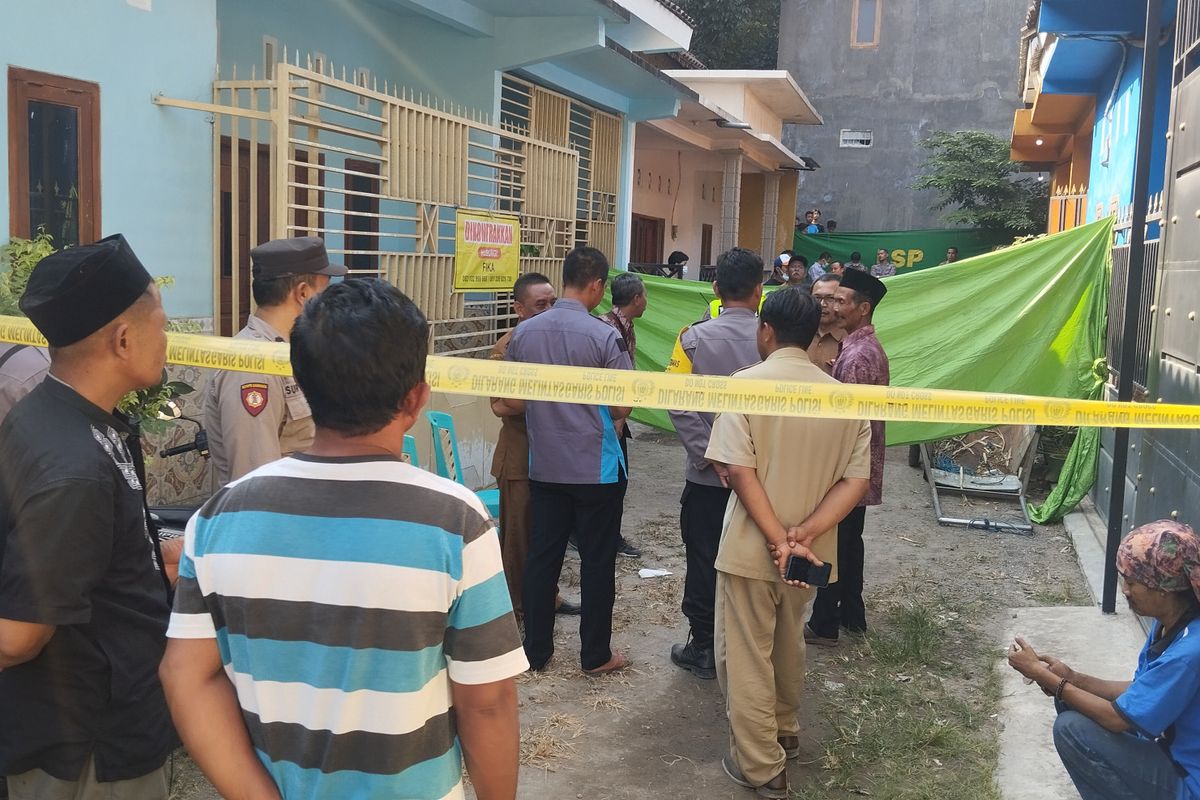 Suasana rumah duka balita yang dikubur orang tuanya sendiri di Dusun Babakan, Desa Tugurejo, Kecamatan Ngasem, Kabupaten Kediri, Jawa Timur, Selasa (25/6/2024)