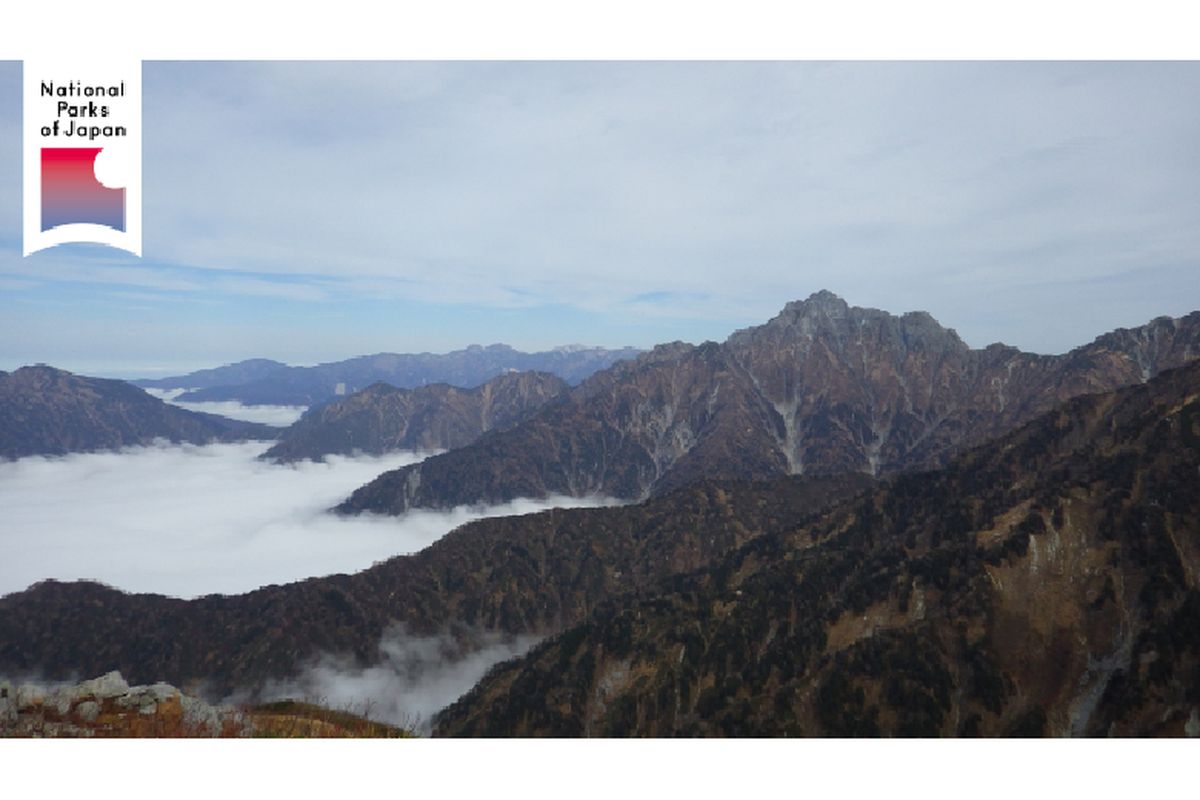 Gunung Tsurugi pada akhir musim gugur 