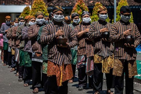 7 Tradisi Peringatan Satu Suro di Jawa, Kirab hingga Jamasan