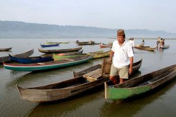 Nelayan di Danau Limboto, Provinsi Gorontalo