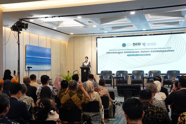 Wakil Menteri Perdagangan (Wamendag) Dyah Roro Esti Widya Putri dalam Peluncuran Laporan Perdagangan dan Investasi Berkelanjutan Indonesia 2025: Mencapai Resiliensi dan Keberlanjutan di Tengah Ketidakpastian, di Auditorium CSIS, Jakarta, Jumat (20/6/2025).