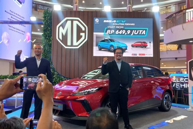 Harga mobil listrik MG4 EV resmi diumumkan, banderol mulai Rp 649,9 juta (OTR Jakarta).