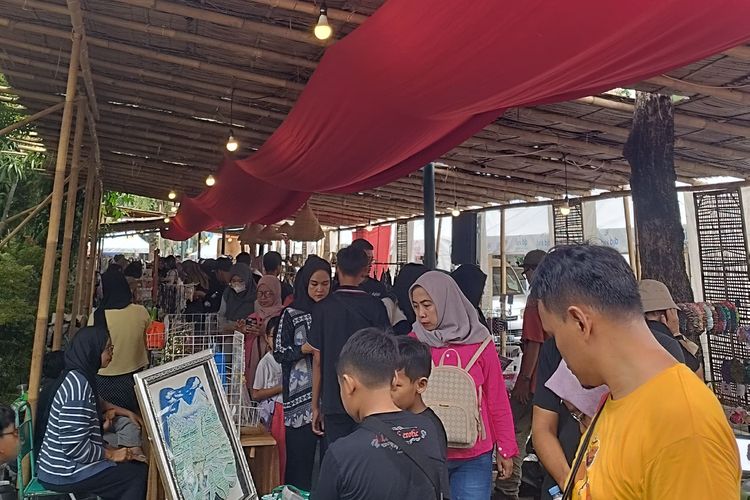 Suasana Solo Art Market di Selasar Ngarsopuro 