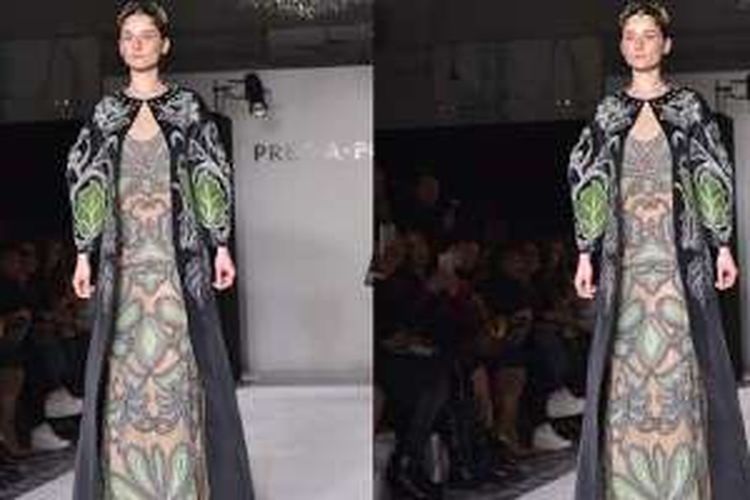 Oxanna, salah satu model yang melenggang memeragakan koleksi Balijava Batik Kudus