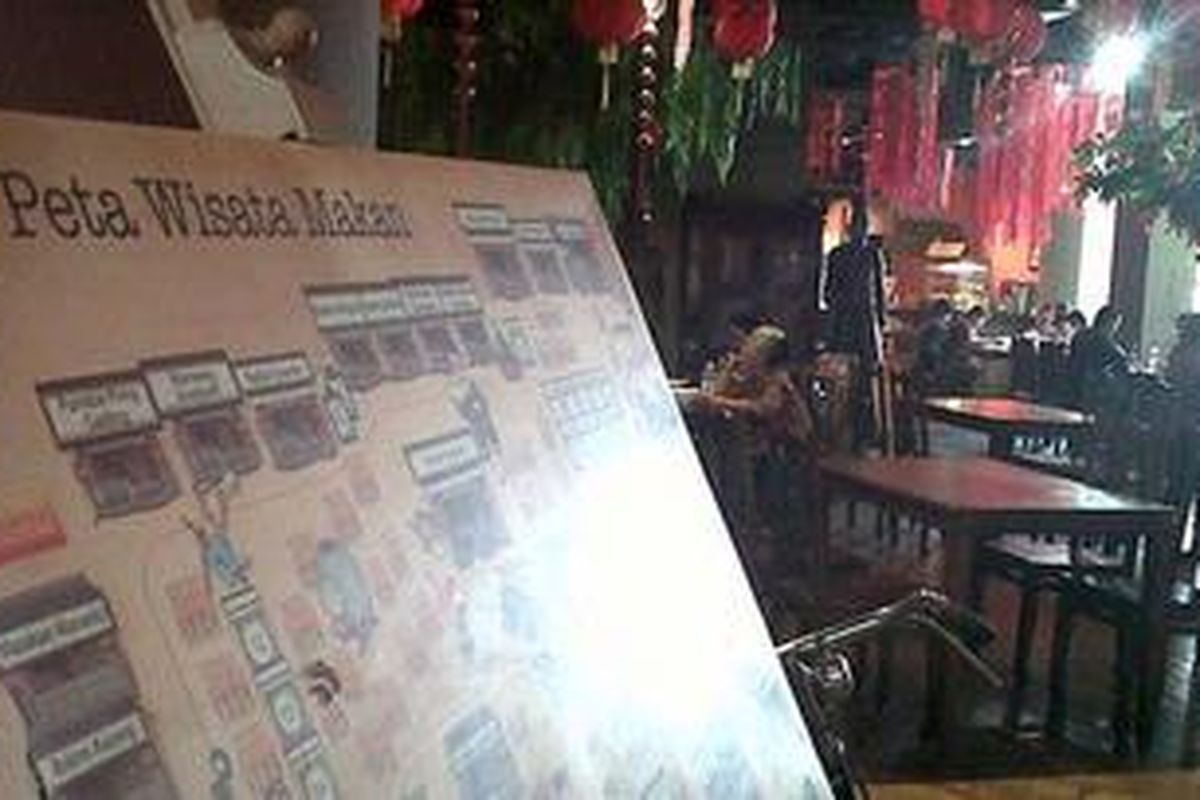 Peta dan suasana food court Eat & Eat Craeting Food Adventure yang menyajikan suasana pecinan tempo doeloe di lantai tiga, Mal Kelapa Gading III.