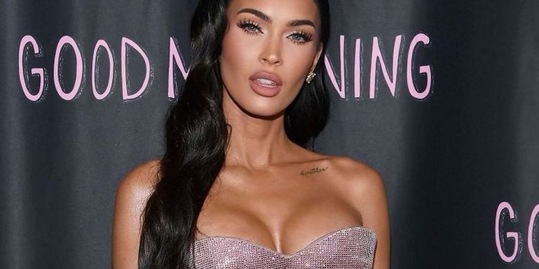 Uyda xotinim ichki kiyimida. Erkaklar pornosida moyak tekshiruvi