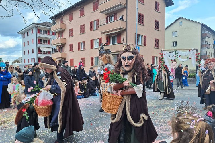 Suasana Fasnacht, karnaval terbesar di Swiss. Acara itu seringkali menarik animo masyarakat dunia untuk datang, tidak terkecuali pada tahun ini. Pada tahun ini, karnaval telah dimulai sejak Kamis (8/2/2024) dan baru akan berakhir pada Rabu (14/2/2024).