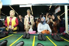 Kunjungi Pabrik Sepatu dan Sandal, Ganjar Janji Promosikan ke Luar Negeri jika Terpilih Jadi Presiden