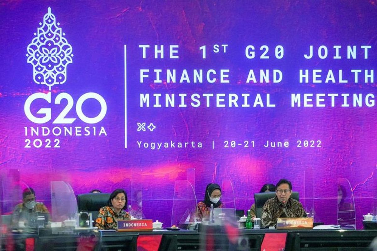 Menteri Kesehatan Budi Gunadi Sadikin bersama Menteri Keuangan (Menkeu) Sri Mulyani Indrawati memimpin rangkaian pertemuan the First G20 Joint Finance and Health Ministers? Meeting (JFHMM) yang diselenggarakan di Yogyakarta, Selasa (21/06/2022). 