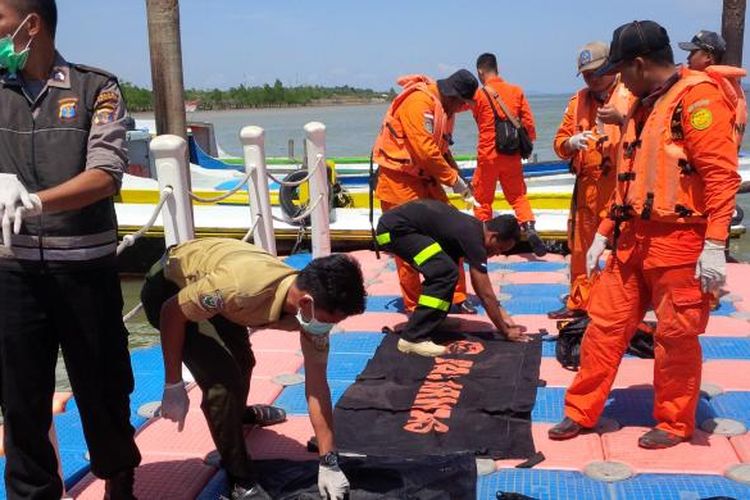 Pesiapan Kantong Mayat Basarnas Nunukan. Hingga Jumat korban tenggelam speedboad di perairan batu paying Tinagat Tawau Malaysia yang berhasil ditemuakn 9 orang.