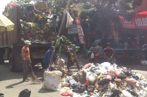 Raih Predikat Terbersih, Sampah di Pasar Bantar Gebang Menggunung