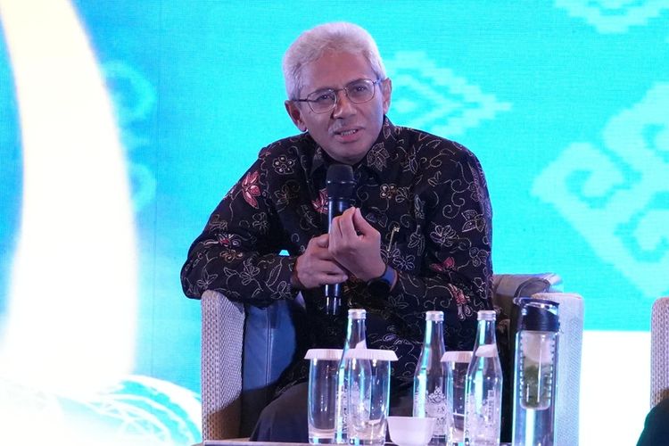 Anggota Komite Badan Pengatur Hilir Minyak dan Gas Bumi (BPH Migas) Saleh Abdurrahman dalam pertemuan di Plenary Session Hilir Migas Conference & Expo 2024 di Jakarta, Kamis (12/12/2024). 