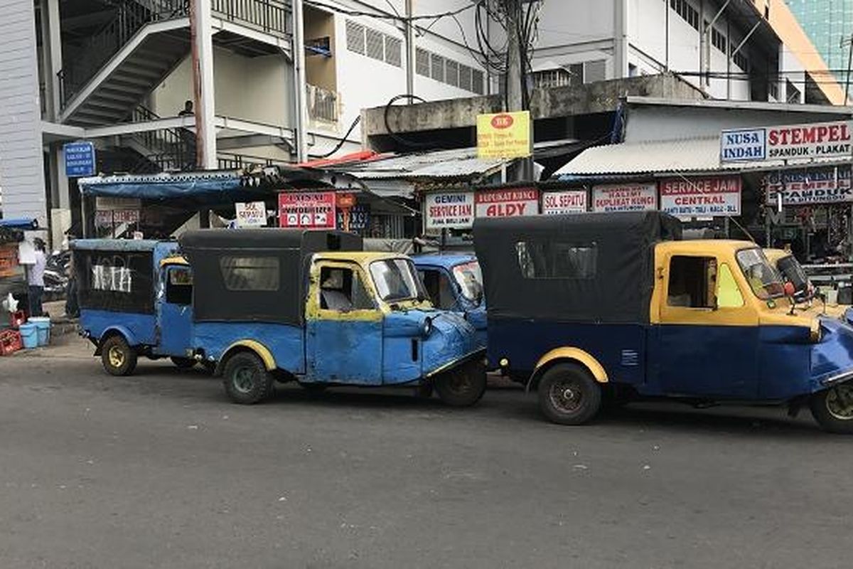 Bemo yang masih beroperasi di jakarta.