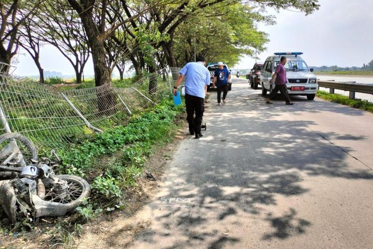 Satlantas Polres Grobogan menggelar olah TKP di Jalan Umum Bendungan Kletak, Desa Penganten, Kecamatan Klambu, Grobogan, Jumat (24/3/2023) siang. 