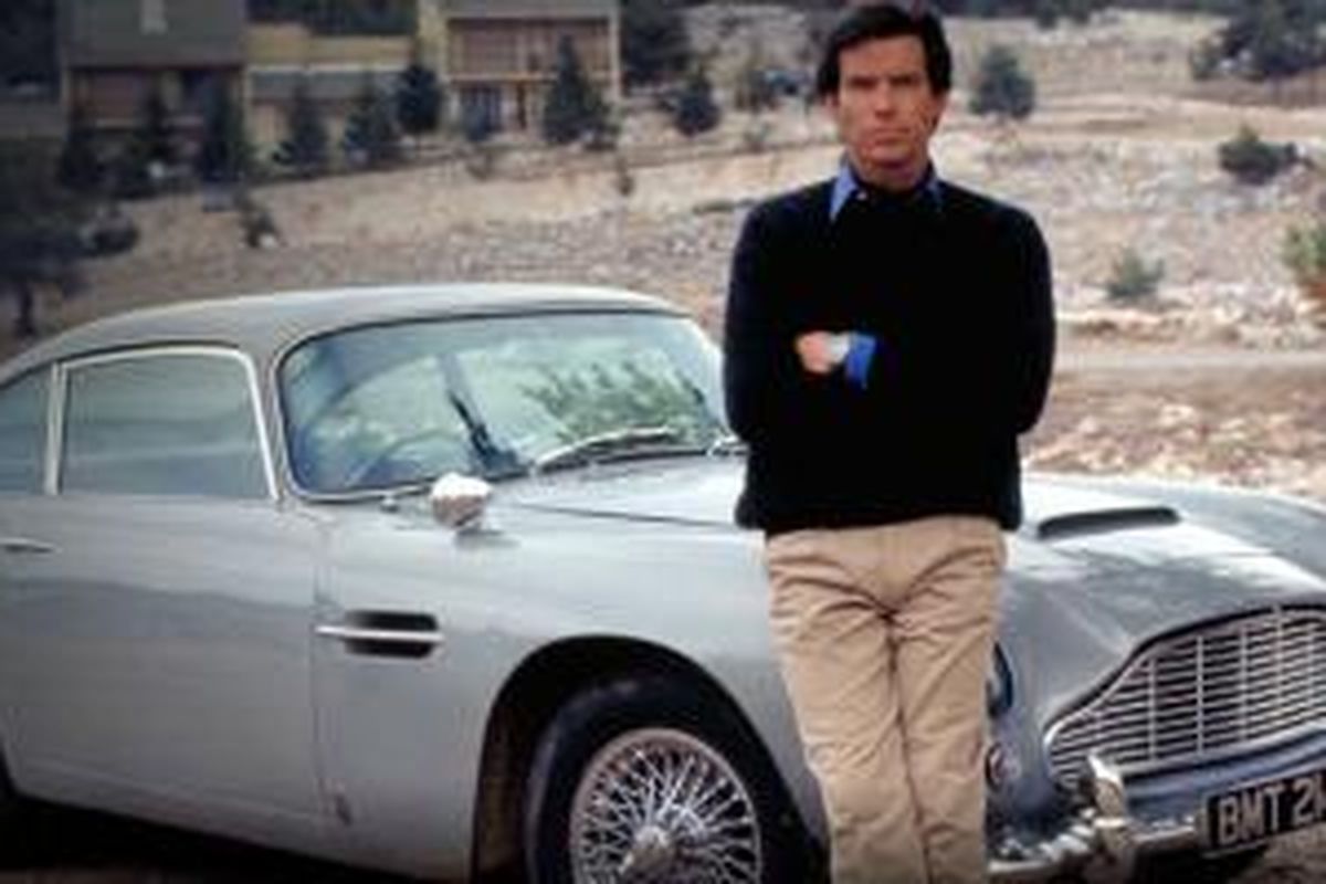 Aston Martin DB5 yang digunakan pada film Bond 