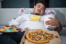 Benarkah Makan Sebelum Tidur Bikin Perut Buncit?