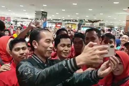 Kunjungi Mal di Makassar, Jokowi Bikin Vlog Bersama Pegawai Departemen Store