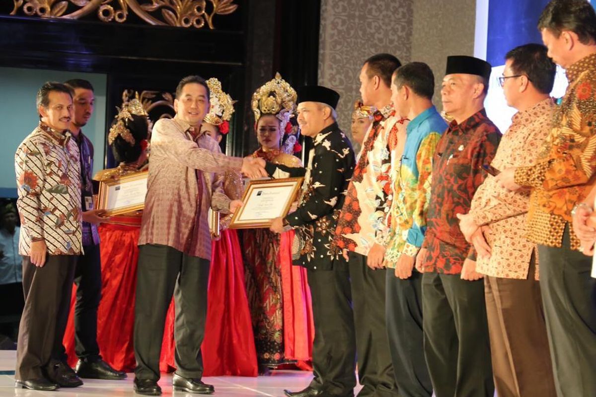 Menteri Perdagangan Agus Suparmanto menetapkan 13 kabupaten/kota sebagai Daerah Tertib Ukur (DTU) dan meresmikan 290 pasar tertib ukur (PTU) tahun 2019 di Bandung, Jawa Barat, Jumat (20/12/2019).
