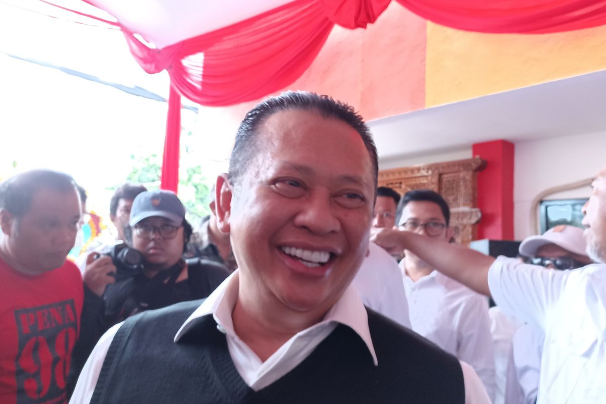 Ketua MPR RI, Bambang Soesatyo (Bamsoet) saat ditemui di Graha Pena 98, Menteng, Jakarta Pusat menyebut, kriteria yang paling penting dari calon presiden (capres) adalah berkomitmen meneruskan program kerja Presiden Joko Widodo dan Ma'ruf Amin, Minggu (19/2/2023).