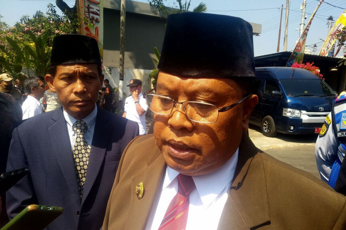 Wali Kota Blitar Santoso menjawab pertanyaan wartawan di pelataran Makam Bung Karno, Rabu (11/10/2023)