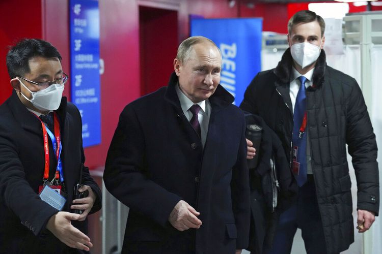 Presiden Rusia Vladimir Putin tiba untuk upacara pembukaan Olimpiade Musim Dingin 2022, Jumat, 4 Februari 2022, di Beijing.