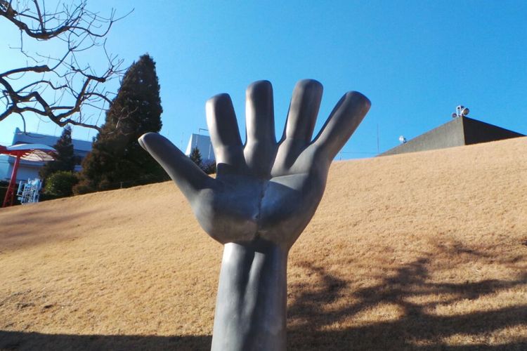 Salah satu karya seni yang dipamerkan di Hakone Open Air Museum. 