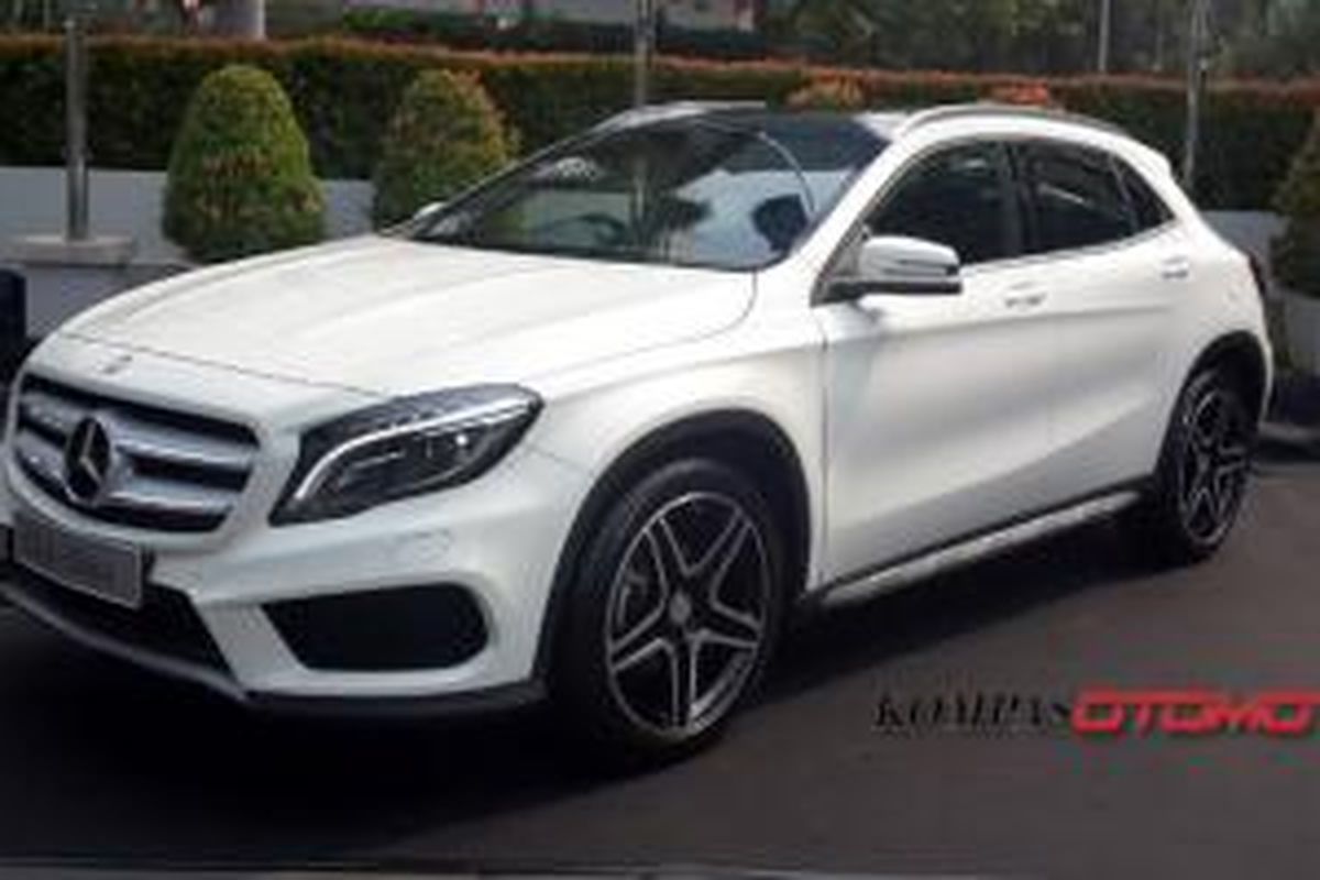 Mercedes-Benz GLA-Class akan bertarung di segmen SUV kompak.