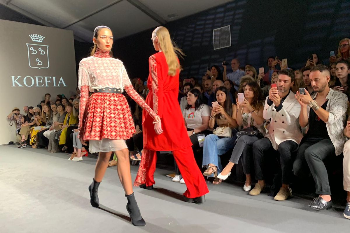 Sebagian busana kreasi siswa Akademi Adibusana (Accademia di Alta Moda) KOEFIA yang ditampilkan pada malam penutupan Pekan Mode Roma (Altaroma - Rome Fashion Week), Minggu malam (7/7/2019).