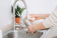 Cara Mencuci Botol Air Minum yang Benar agar Bersih dan Tidak Bau
