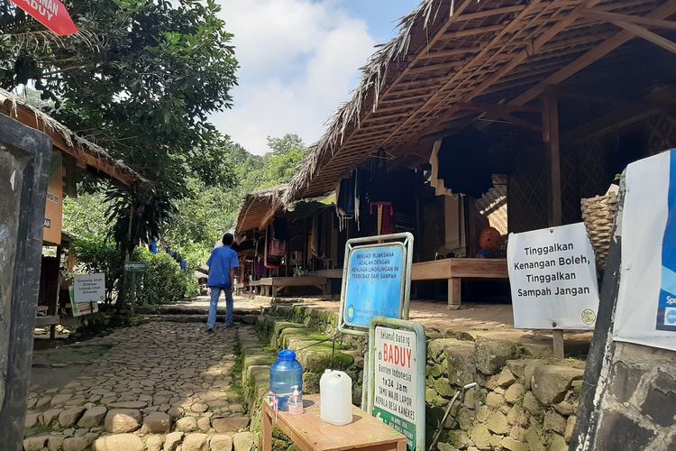 Kawasan Desa Adat Baduy masih ditutup dari kunjungan wisatawan Selasa (7/7/2020).