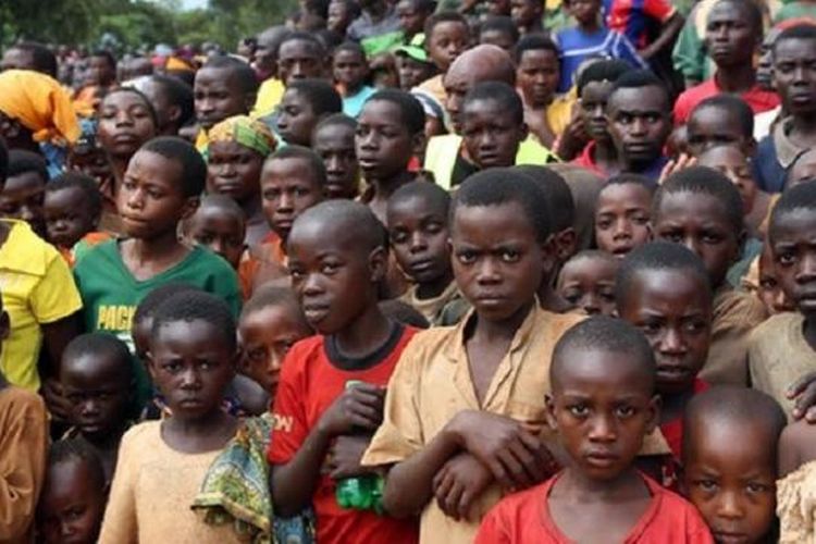 185517620160412cal Burundi Burundian refugees listen to Tanzanian PM Kassim Majaliwa speak at Nduta camp in Kigoma Tanzania. Photograph STR AP 1