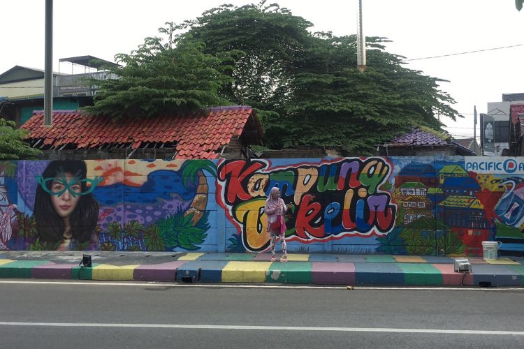 Kampung Bekelir, kampung kumuh yang kini telah bertransformasi menjadi kampung warna-warni yang instagramable, di Kelurahan Babakan, Kota Tangerang, Minggu (30/9/2018). 