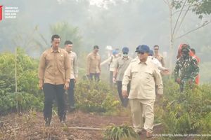 Tanpa Masker, Prabowo Tinjau Langsung Titik Kebakaran di Kalimantan