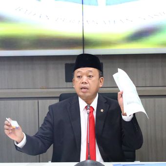 Menteri Agraria Tata Ruang (ATR)/Kepala Badan Pertanahan Nasional (BPN), Nusron Wahid saat memberikan keterangan pers terkait adanya SHGB dan SHM di area Pagar Laut Tangerang tepatnya Desa Kohod, Kecamatan Pakuhaji.