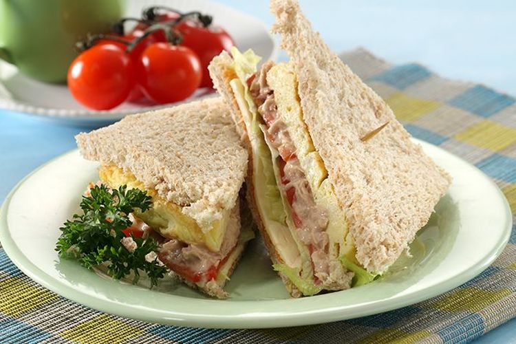 Ilustrasi sandwich tuna. 